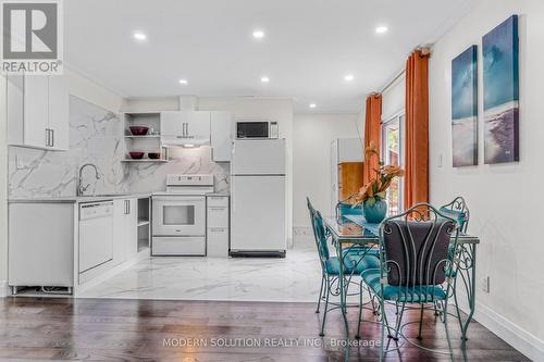 1260 Gore Road, Hamilton, ON - Indoor Photo Showing Kitchen