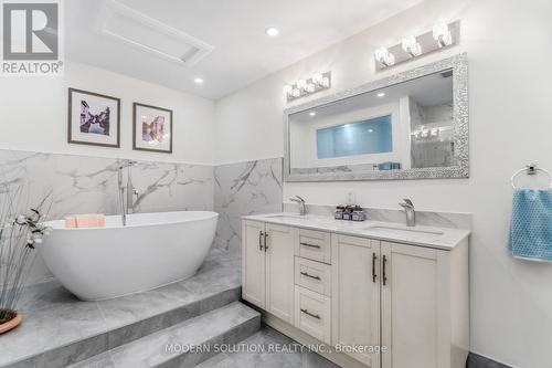 1260 Gore Road, Hamilton, ON - Indoor Photo Showing Bathroom