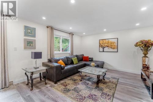 1260 Gore Road, Hamilton, ON - Indoor Photo Showing Living Room