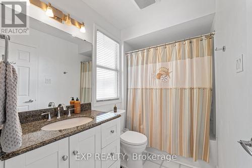 30 Rosewell Street, Hamilton, ON - Indoor Photo Showing Bathroom