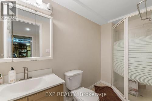 30 Rosewell Street, Hamilton, ON - Indoor Photo Showing Bathroom