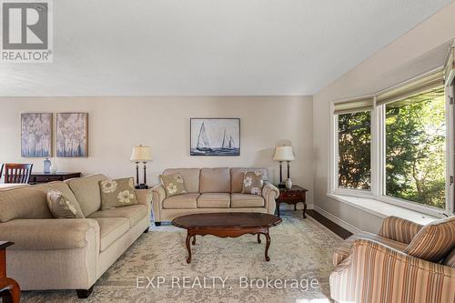 30 Rosewell Street, Hamilton, ON - Indoor Photo Showing Living Room