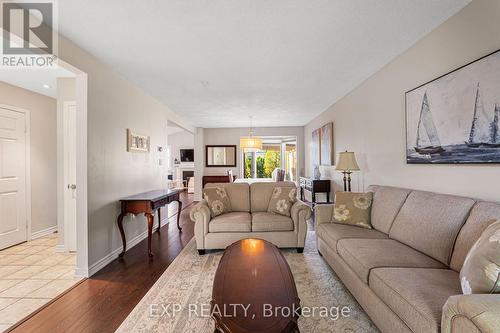 30 Rosewell Street, Hamilton, ON - Indoor Photo Showing Living Room