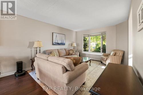 30 Rosewell Street, Hamilton, ON - Indoor Photo Showing Living Room