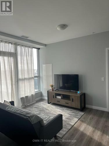 104 Garment Street, Kitchener, ON - Indoor Photo Showing Living Room