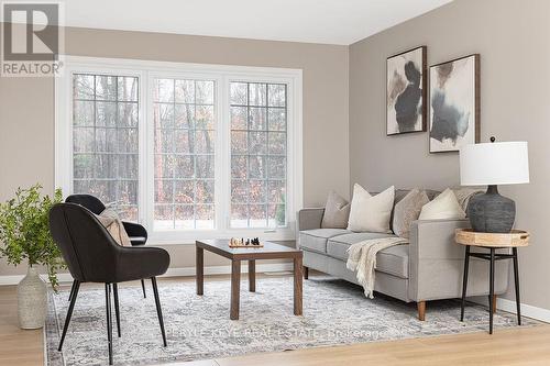 1098 Lawrence Pit Road, Muskoka Lakes, ON - Indoor Photo Showing Living Room