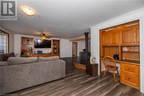 202 North Street, Grey Highlands, ON - Indoor Photo Showing Living Room