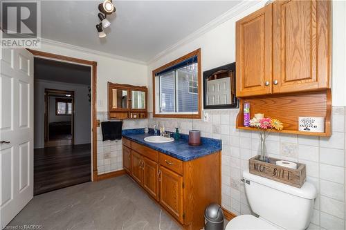 202 North Street, Grey Highlands, ON - Indoor Photo Showing Bathroom