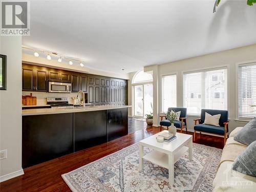 821 Percifor Way, Ottawa, ON - Indoor Photo Showing Living Room