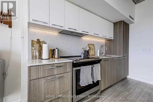 710 - 15 Baseball Place, Toronto, ON - Indoor Photo Showing Kitchen