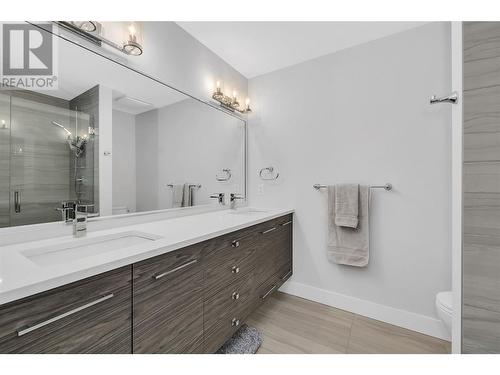 1038 Wilson Avenue, Kelowna, BC - Indoor Photo Showing Bathroom