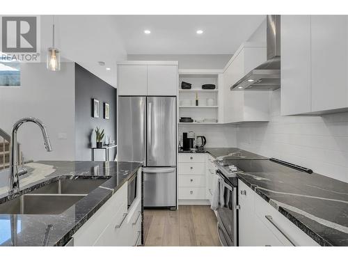 1038 Wilson Avenue, Kelowna, BC - Indoor Photo Showing Kitchen With Double Sink With Upgraded Kitchen