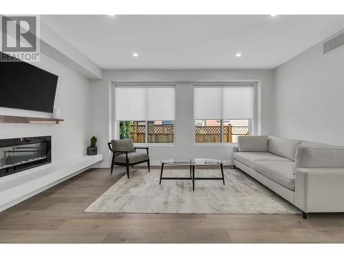 1038 Wilson Avenue, Kelowna, BC - Indoor Photo Showing Living Room With Fireplace