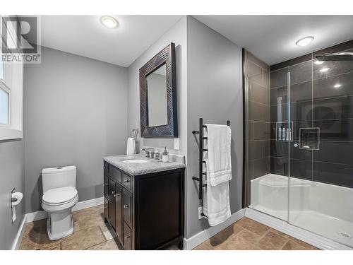 841 Gleneagles Drive, Kamloops, BC - Indoor Photo Showing Bathroom