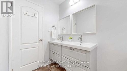 139 Russel Drive W, Bradford West Gwillimbury, ON - Indoor Photo Showing Bathroom