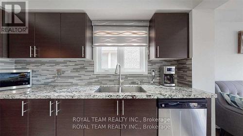 139 Russel Drive W, Bradford West Gwillimbury, ON - Indoor Photo Showing Kitchen With Double Sink With Upgraded Kitchen