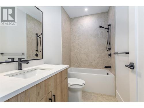 907 Bull Crescent Lot# 91, Kelowna, BC - Indoor Photo Showing Bathroom