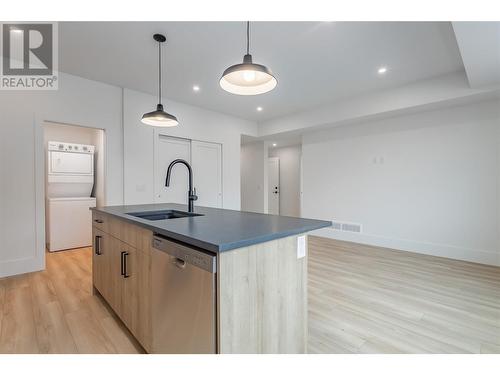 907 Bull Crescent Lot# 91, Kelowna, BC - Indoor Photo Showing Kitchen