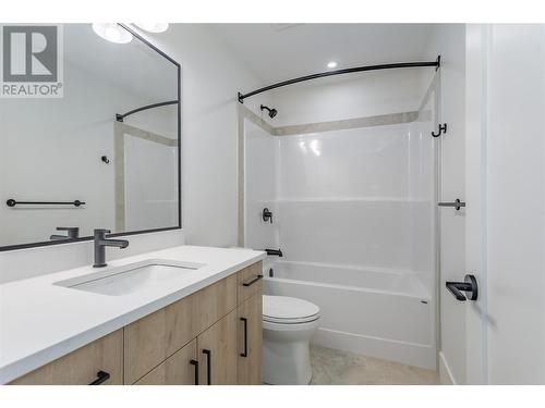 907 Bull Crescent Lot# 91, Kelowna, BC - Indoor Photo Showing Bathroom