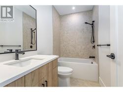 Main Floor 4-piece Bathroom - 