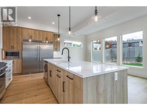 907 Bull Crescent Lot# 91, Kelowna, BC - Indoor Photo Showing Kitchen With Upgraded Kitchen