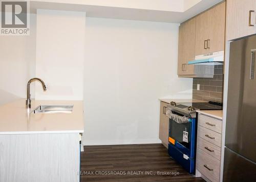 348 - 100 Honeycrisp Boulevard, Vaughan, ON - Indoor Photo Showing Kitchen