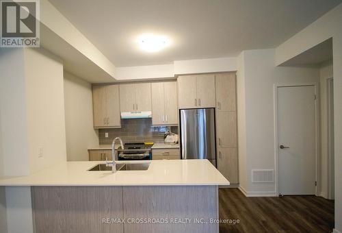 348 - 100 Honeycrisp Boulevard, Vaughan, ON - Indoor Photo Showing Kitchen With Double Sink With Upgraded Kitchen