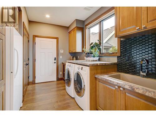 616 Hart Place, Vernon, BC - Indoor Photo Showing Laundry Room