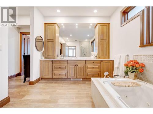 616 Hart Place, Vernon, BC - Indoor Photo Showing Bathroom