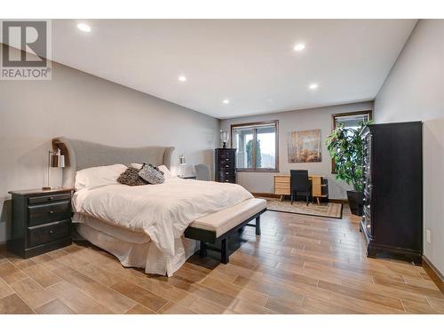 616 Hart Place, Vernon, BC - Indoor Photo Showing Bedroom