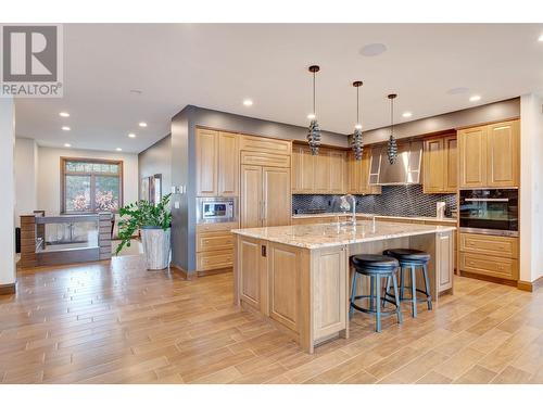 616 Hart Place, Vernon, BC - Indoor Photo Showing Kitchen With Upgraded Kitchen