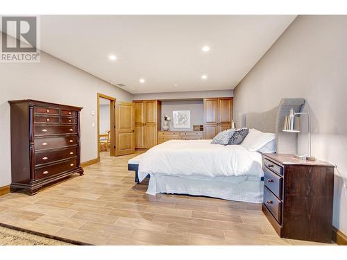 616 Hart Place, Vernon, BC - Indoor Photo Showing Bedroom