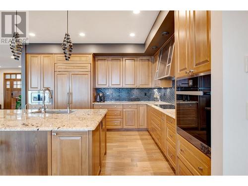 616 Hart Place, Vernon, BC - Indoor Photo Showing Kitchen With Upgraded Kitchen