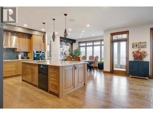 616 Hart Place, Vernon, BC - Indoor Photo Showing Kitchen With Upgraded Kitchen