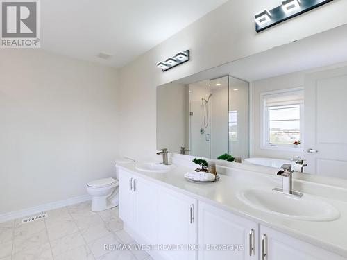 31 John Dallimore Drive, Georgina, ON - Indoor Photo Showing Bathroom