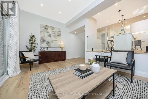 32 - 250 Satok Crescent, Milton, ON - Indoor Photo Showing Living Room