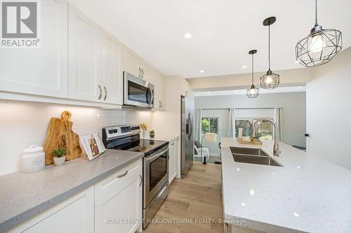 32 - 250 Satok Crescent, Milton, ON - Indoor Photo Showing Kitchen With Double Sink With Upgraded Kitchen