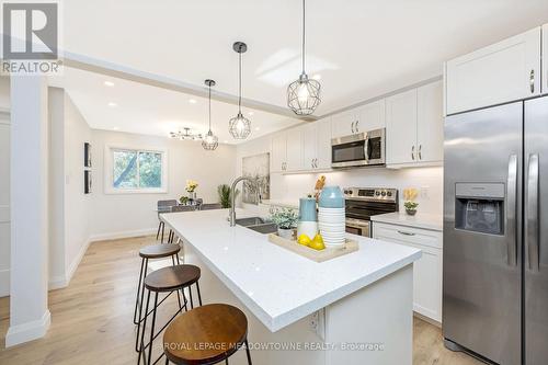 32 - 250 Satok Crescent, Milton, ON - Indoor Photo Showing Kitchen With Double Sink With Upgraded Kitchen