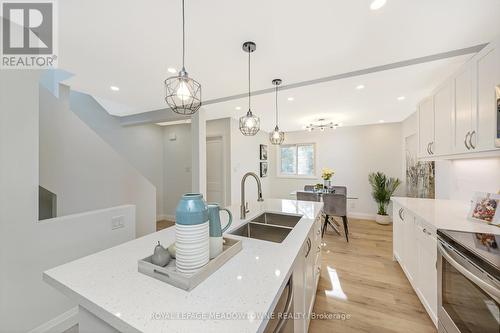 32 - 250 Satok Crescent, Milton, ON - Indoor Photo Showing Kitchen With Double Sink With Upgraded Kitchen