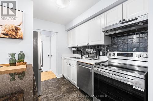 214 - 2267 Lake Shore Boulevard W, Toronto, ON - Indoor Photo Showing Kitchen