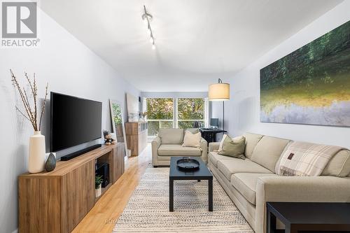 214 - 2267 Lake Shore Boulevard W, Toronto, ON - Indoor Photo Showing Living Room