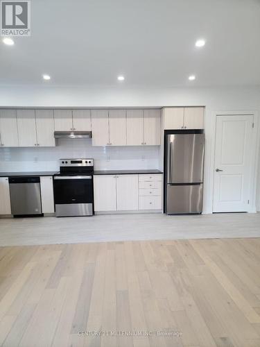 212 - 310 Broadway Avenue, Orangeville, ON - Indoor Photo Showing Kitchen