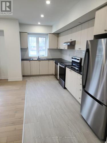 212 - 310 Broadway Avenue, Orangeville, ON - Indoor Photo Showing Kitchen