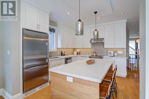 1088 Gardner Avenue, Mississauga, ON - Indoor Photo Showing Kitchen With Upgraded Kitchen