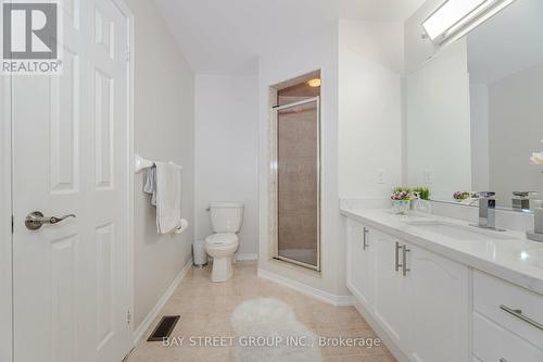 4 Delport Close, Brampton, ON - Indoor Photo Showing Bathroom