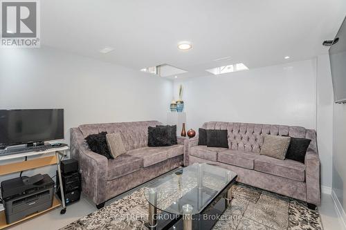 4 Delport Close, Brampton, ON - Indoor Photo Showing Living Room