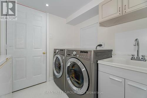 4 Delport Close, Brampton, ON - Indoor Photo Showing Laundry Room