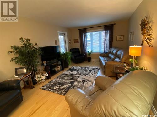 19 Good Spirit Crescent, Yorkton, SK - Indoor Photo Showing Living Room