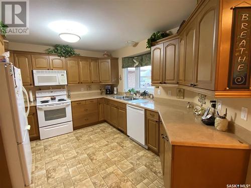 19 Good Spirit Crescent, Yorkton, SK - Indoor Photo Showing Kitchen With Double Sink