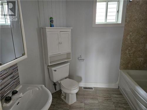 231 Tarneaud Street, Sudbury, ON - Indoor Photo Showing Bathroom